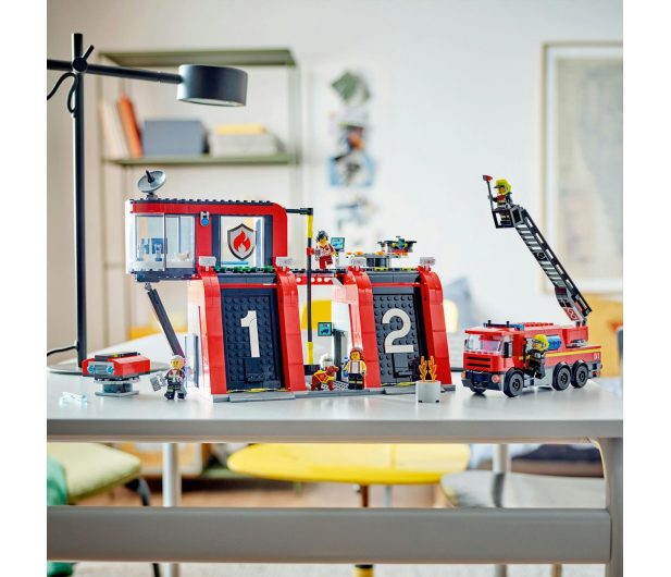 LEGO City 60414 Remiza strażacka z wozem strażackim - 1205487 - zdjęcie 12